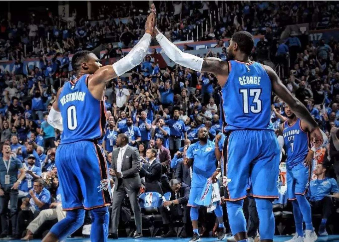 NBA湖人终场争议三分绝杀快船，终结对手七连胜登顶西部引热议